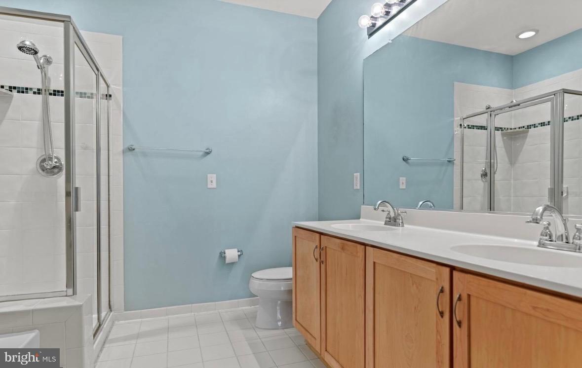200 W Elm St #1207 Property Photo 8