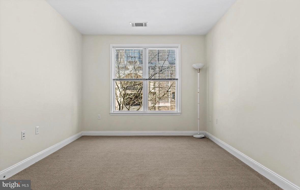 200 W Elm St #1207 Property Photo 10