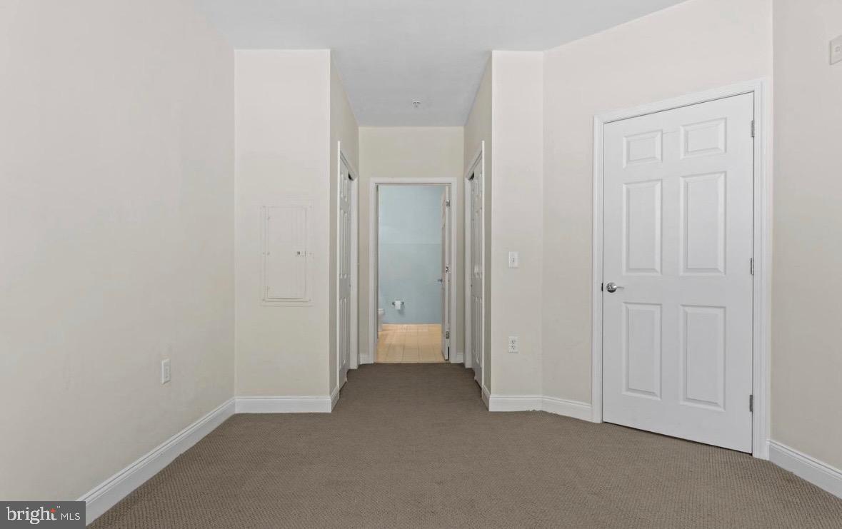 200 W Elm St #1207 Property Photo 11