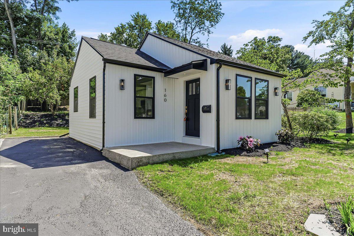 160 Hillview Rd # Property Photo 4