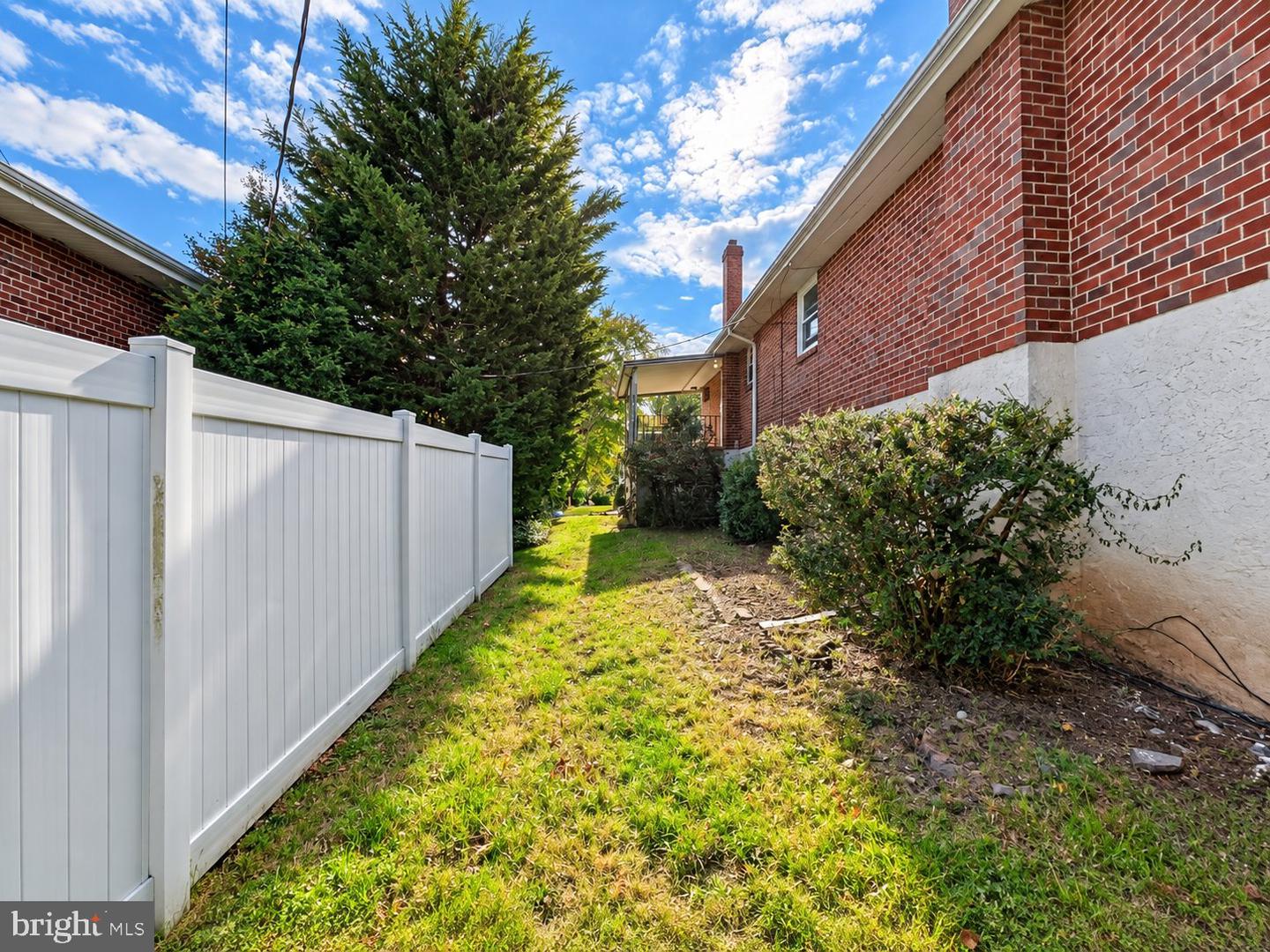 126 Oakland Ave # Property Photo 35