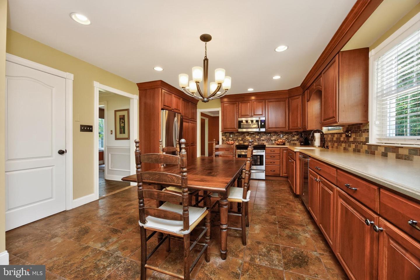 409 Laurel Ln Property Photo 14