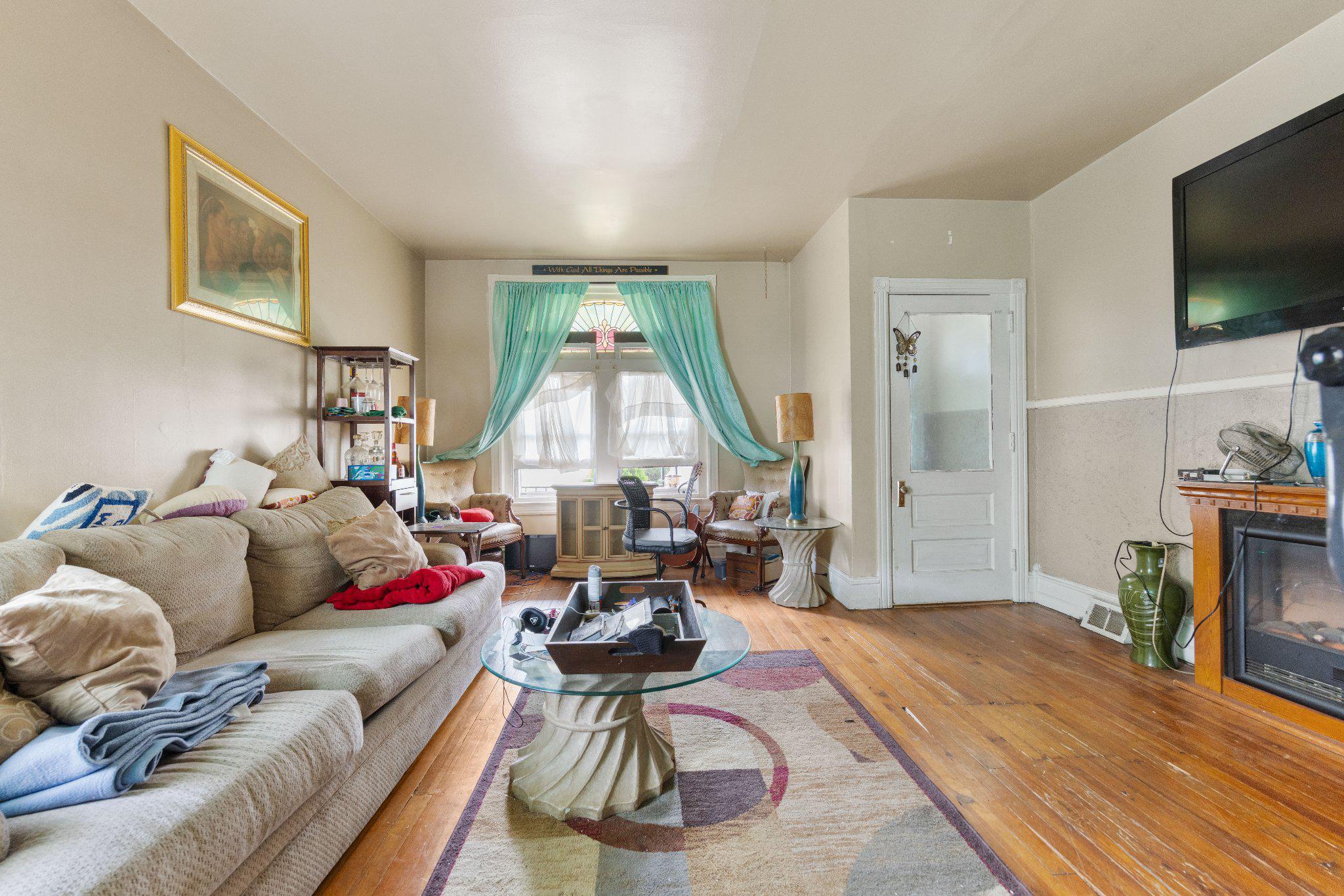 397 N Franklin St Property Photo 4