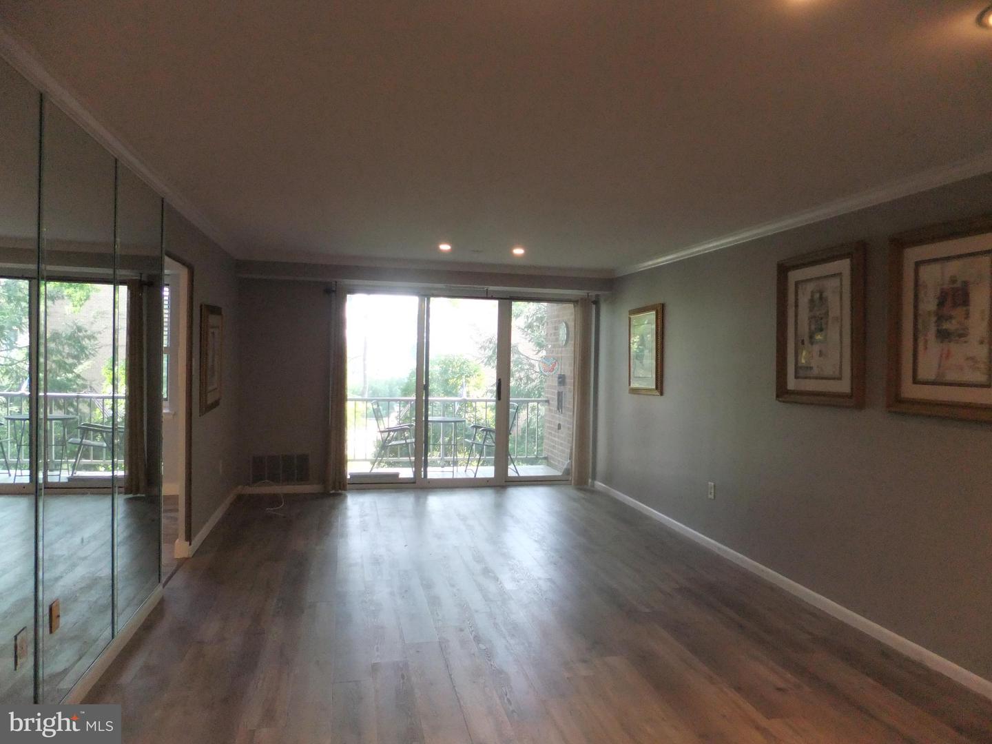 1650 Oakwood Dr #e210 Property Photo 3