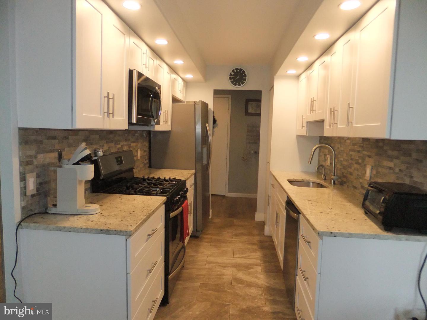 1650 Oakwood Dr #e210 Property Photo 8