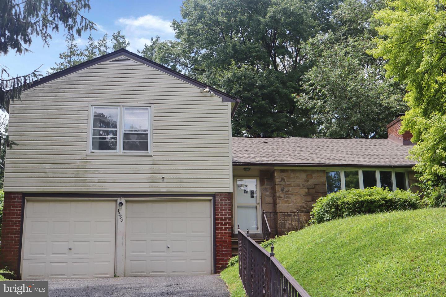 1380 GLENBROOK RD Property Photo 1