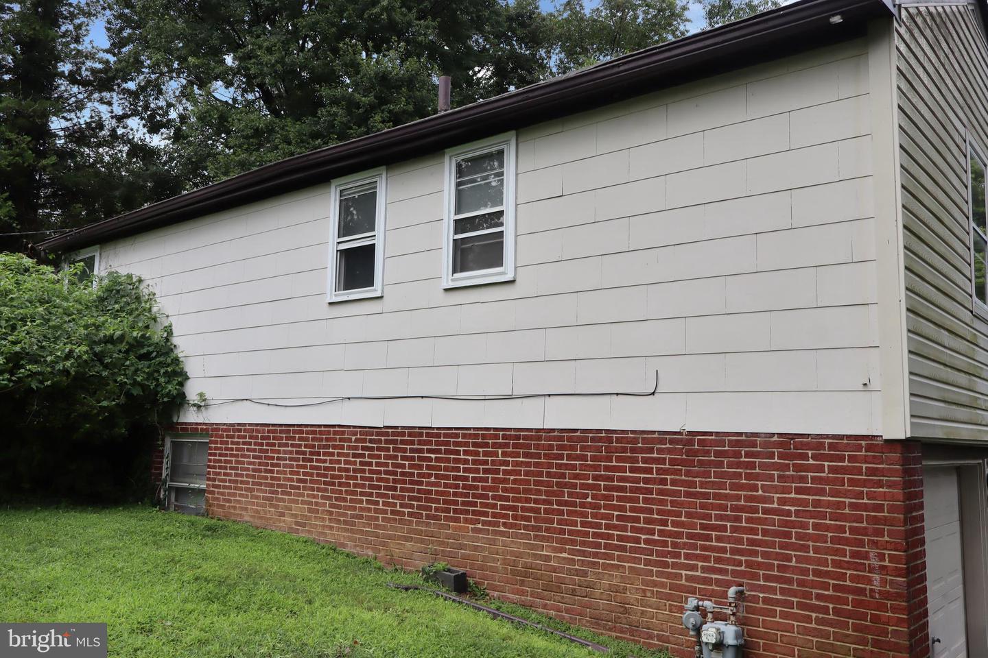 1380 Glenbrook Rd Property Photo 2