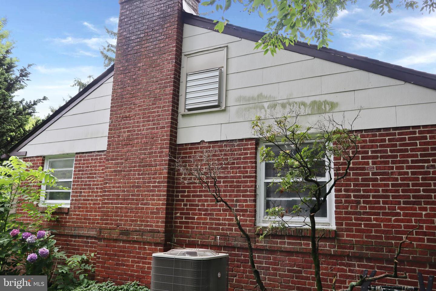 1380 Glenbrook Rd Property Photo 3