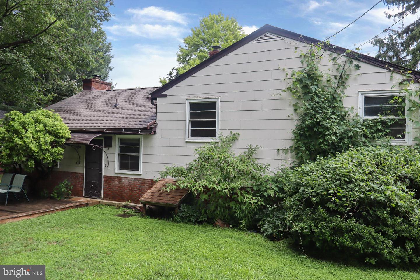 1380 Glenbrook Rd Property Photo 4