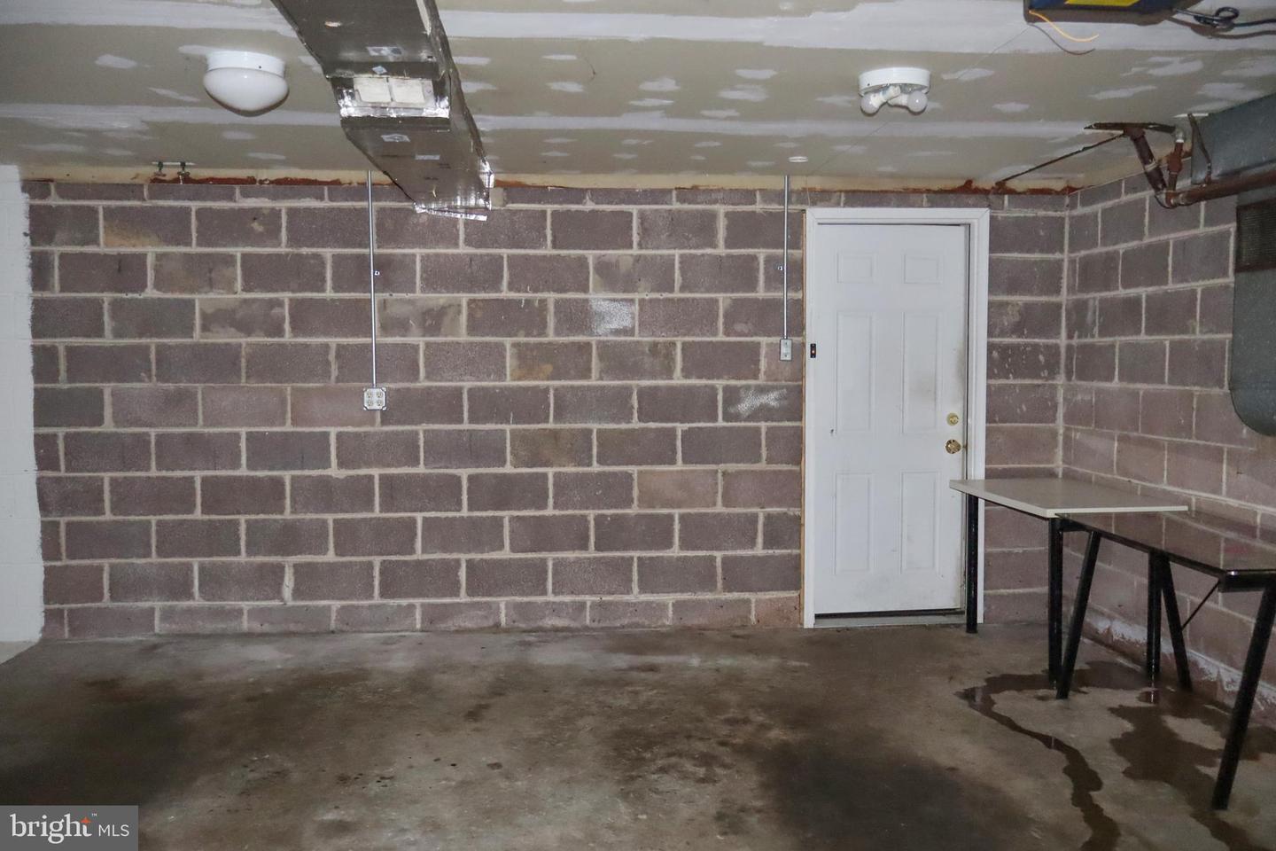 1380 Glenbrook Rd Property Photo 6
