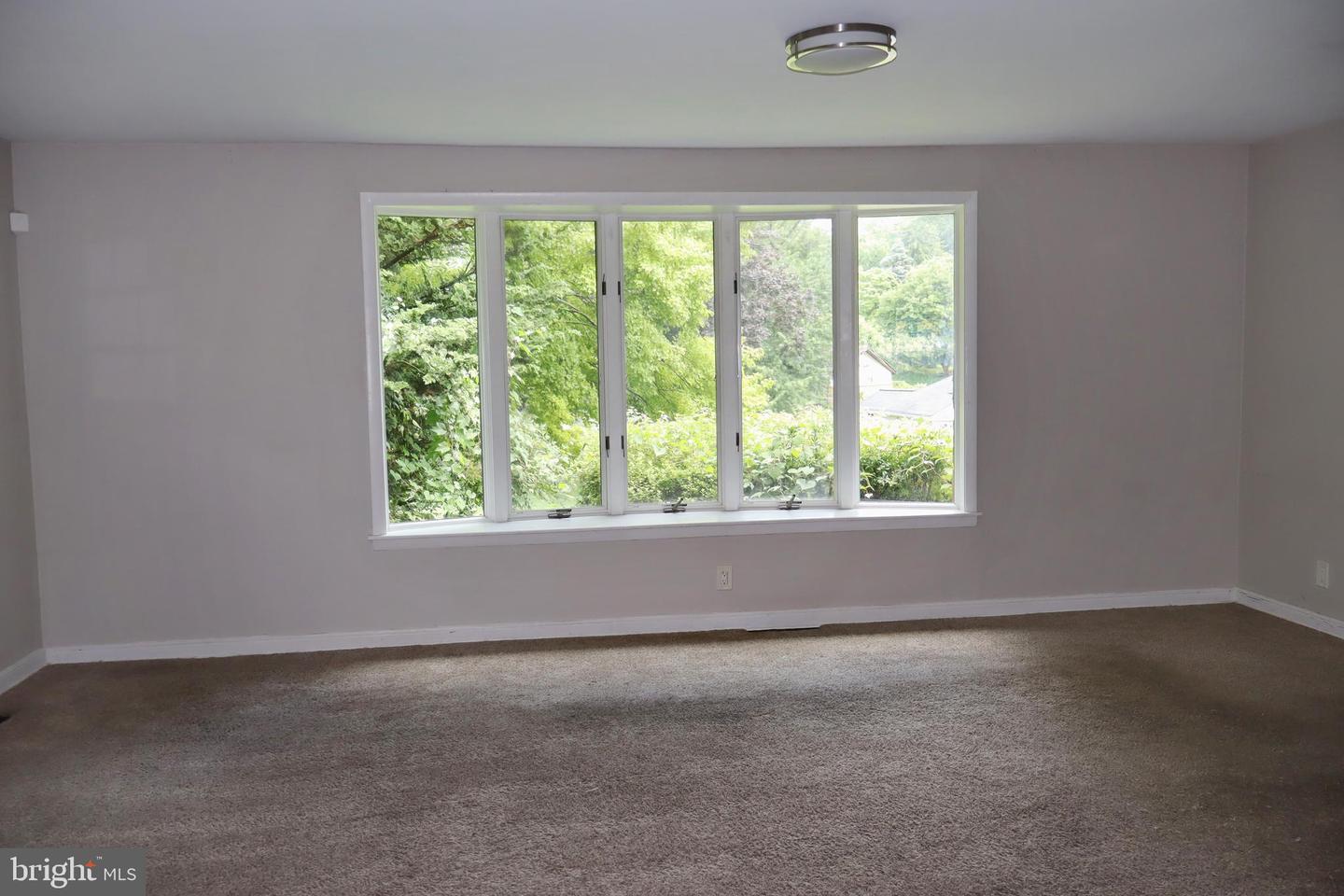 1380 Glenbrook Rd Property Photo 10