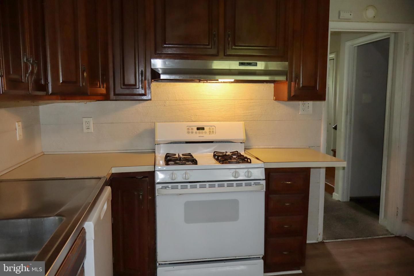 1380 Glenbrook Rd Property Photo 14