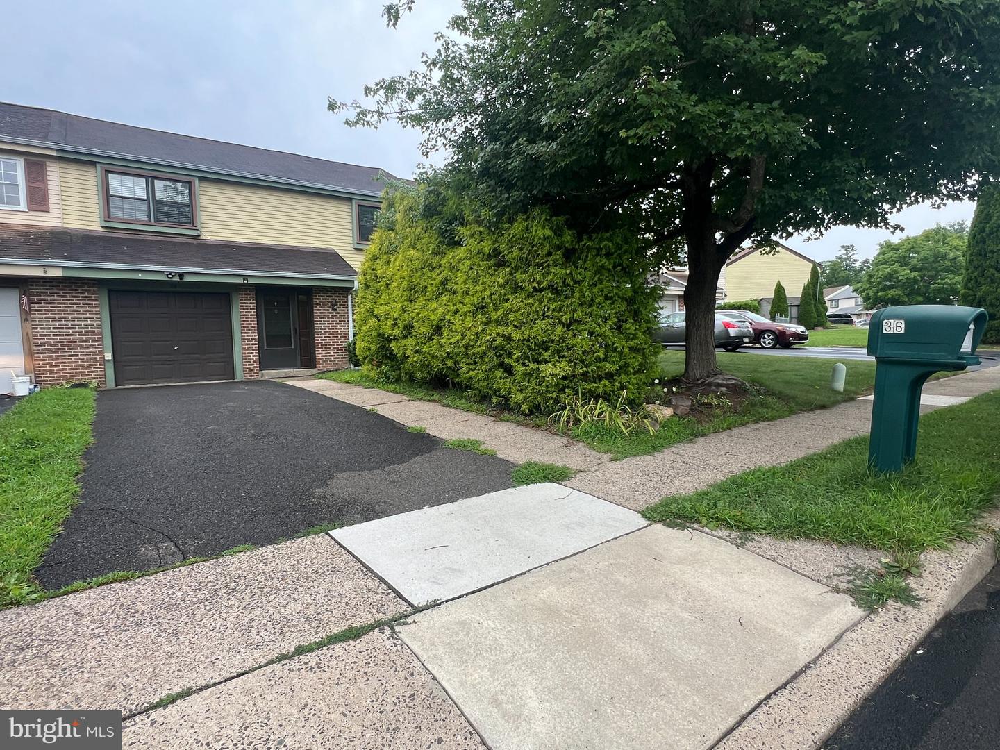 36 GREENWOODS DR