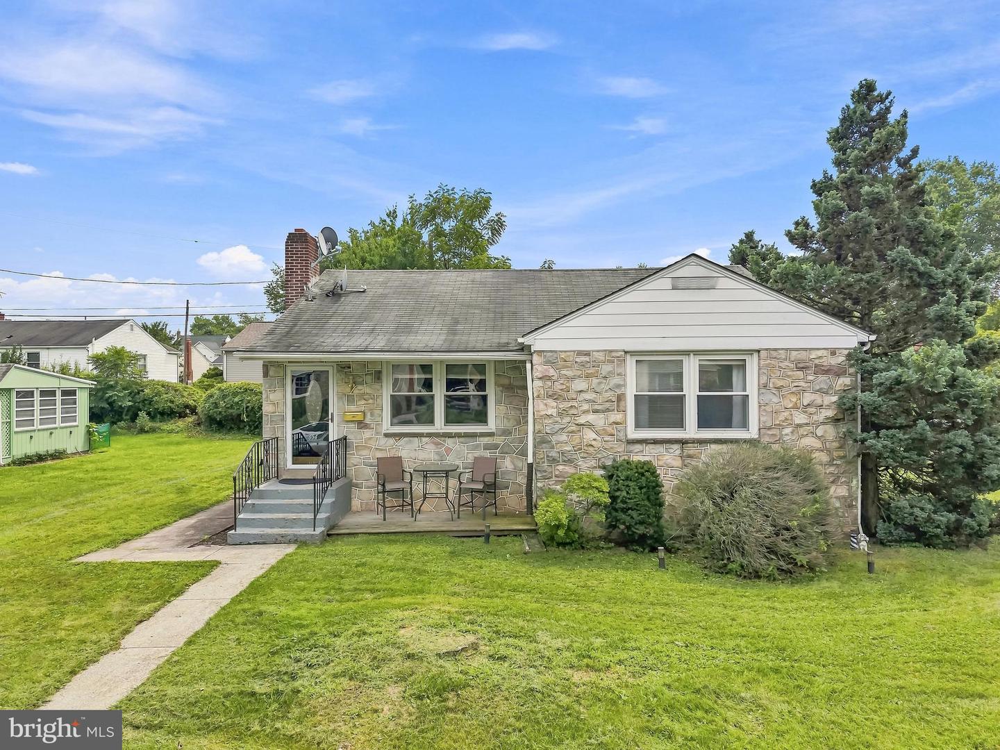 654 Woodland Ave Property Photo 1