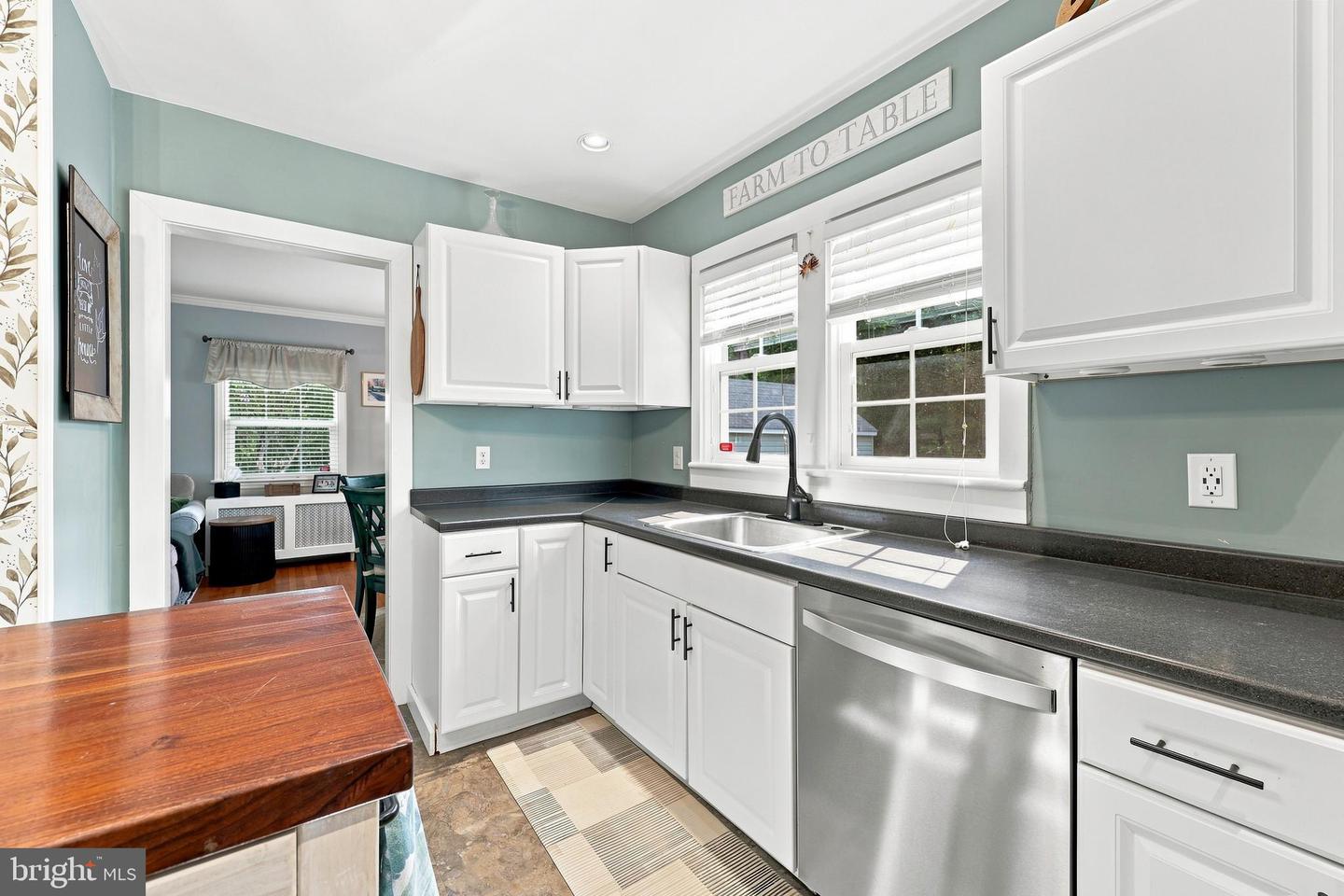 925 Gilbert Rd Property Photo 11
