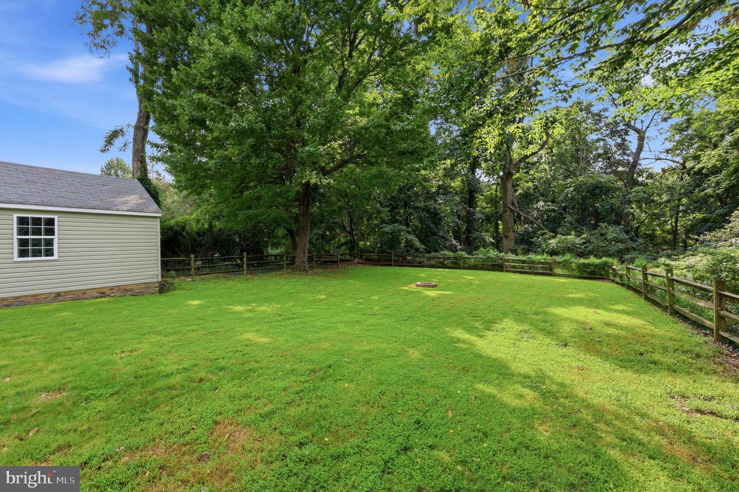 925 Gilbert Rd Property Photo 24