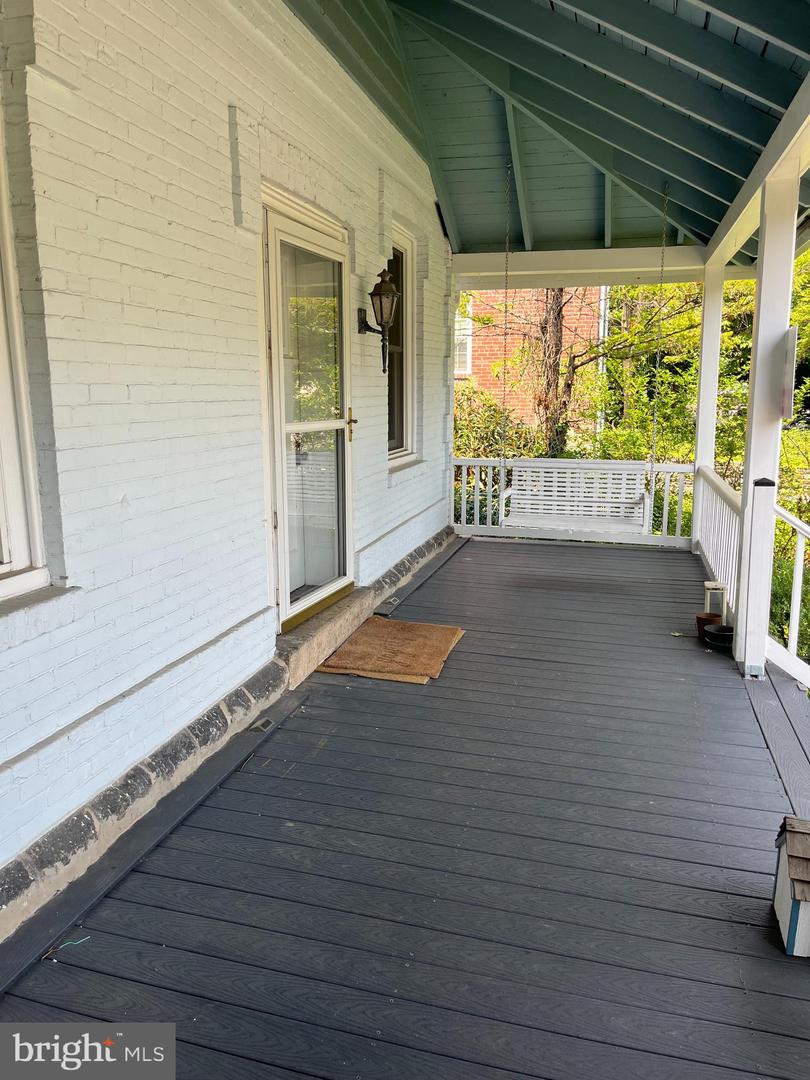 210 Grayling Ave Property Photo 2