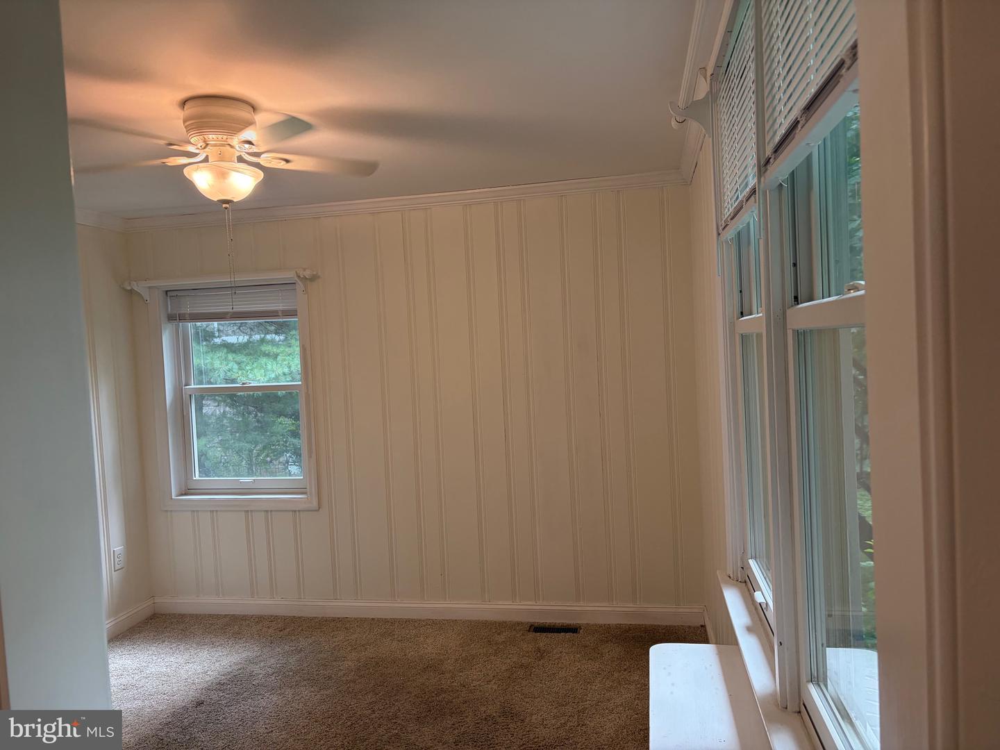 210 Grayling Ave Property Photo 12