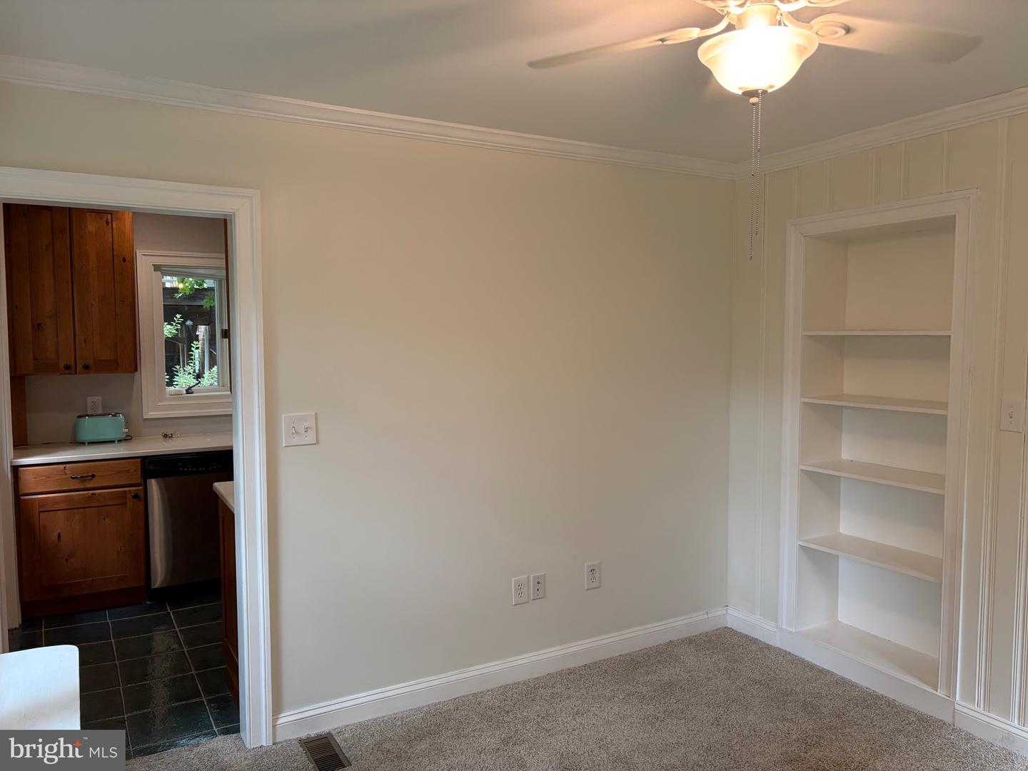 210 Grayling Ave Property Photo 13