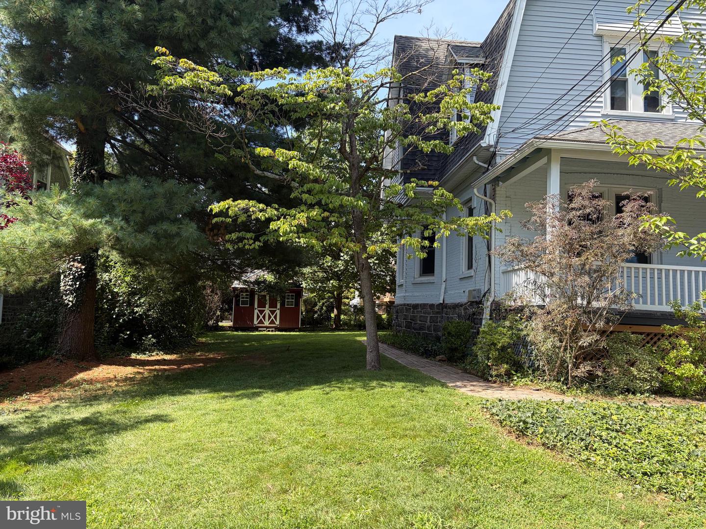 210 Grayling Ave Property Photo 15