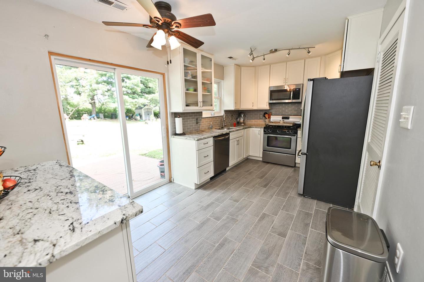 106 Stephanie Ln Property Photo 3