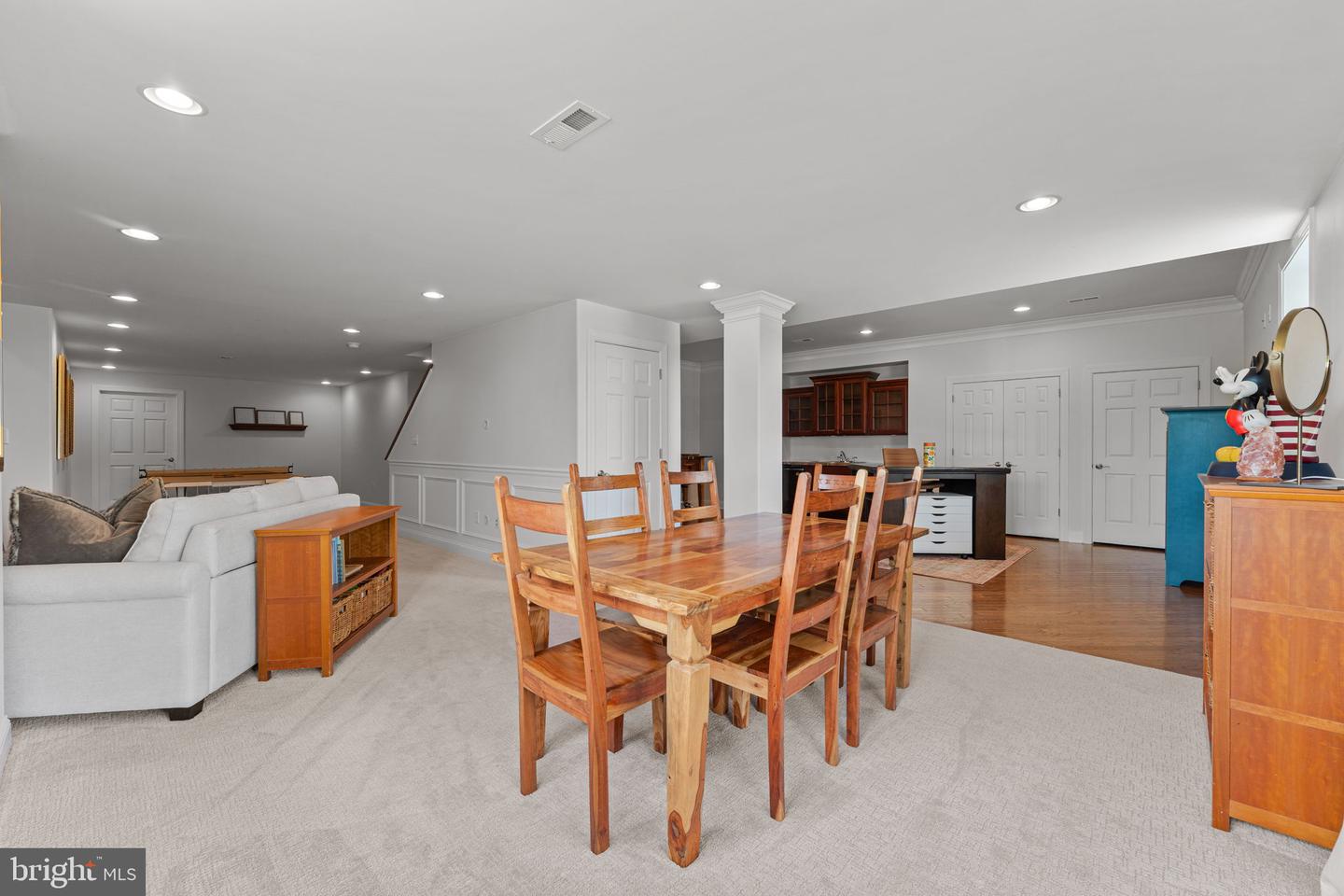 521 Dewar Dr Property Photo 36