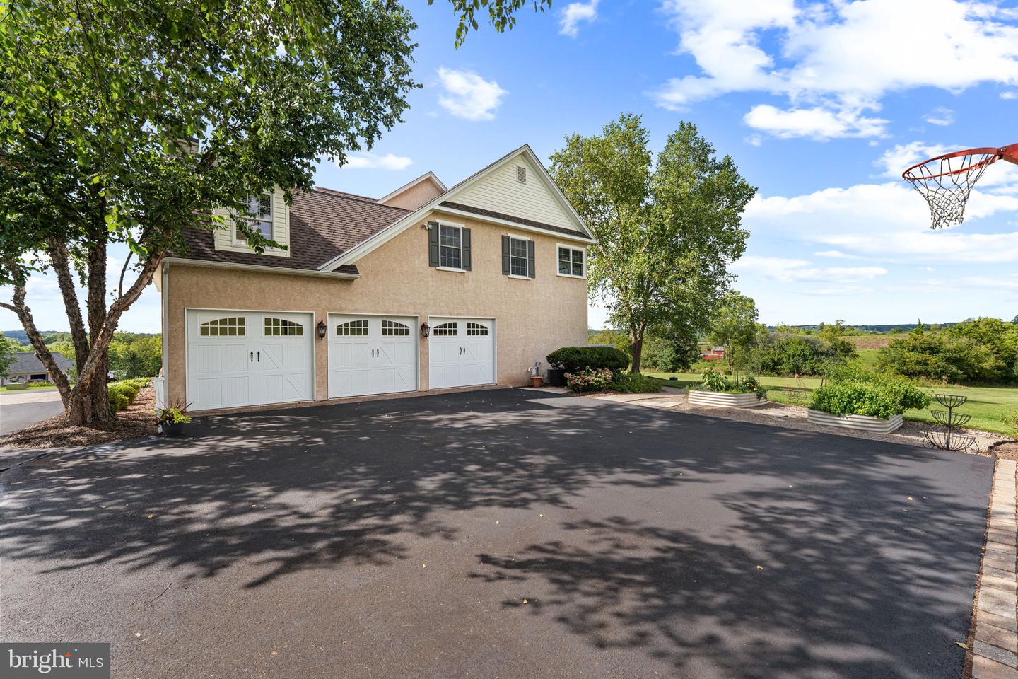 521 Dewar Dr Property Photo 42