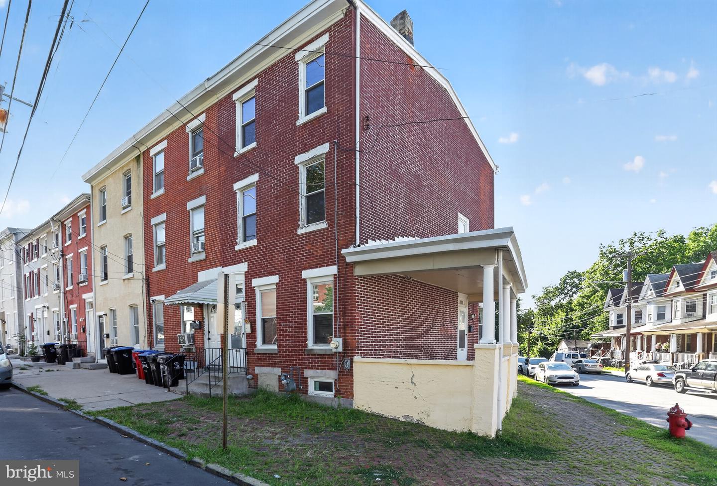 1000 Green St Property Photo 2