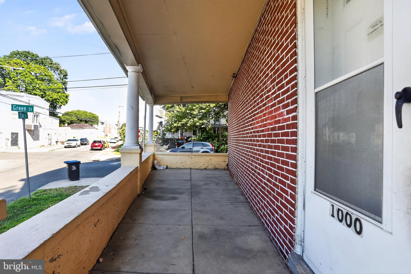 1000 Green St Property Photo 3