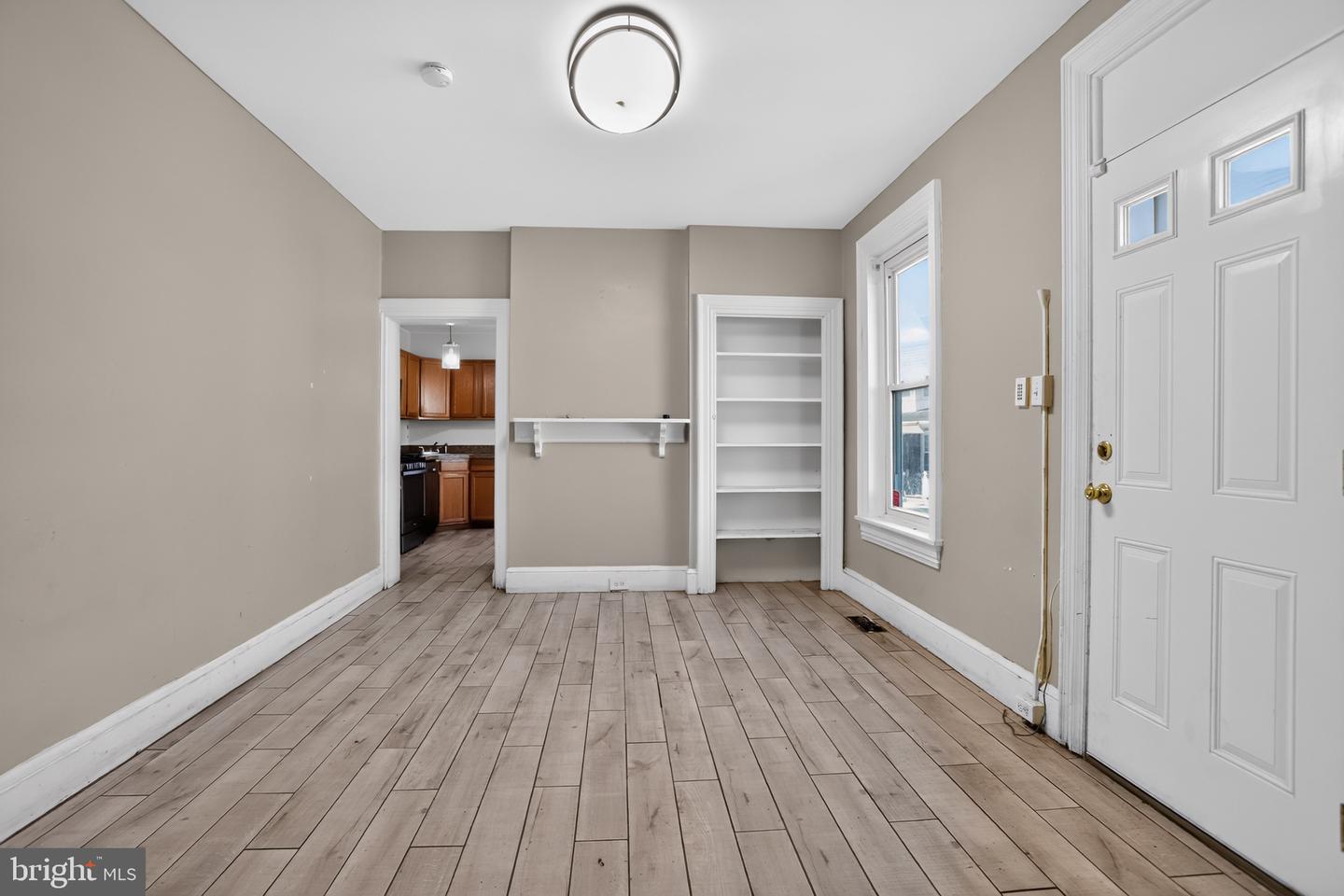 1000 Green St Property Photo 8