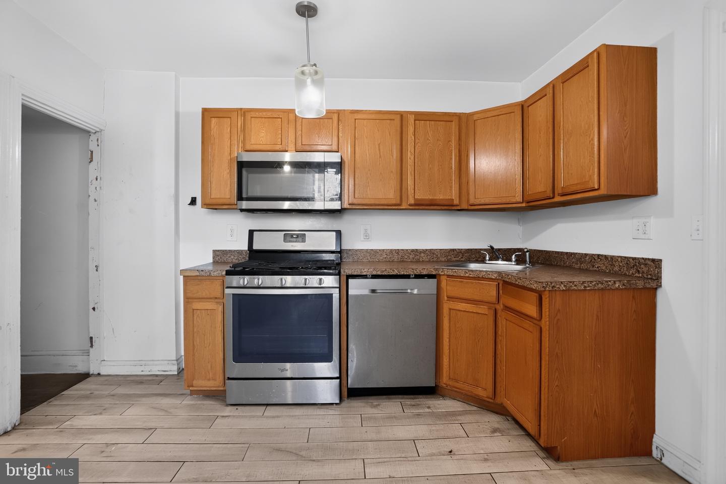 1000 Green St Property Photo 10