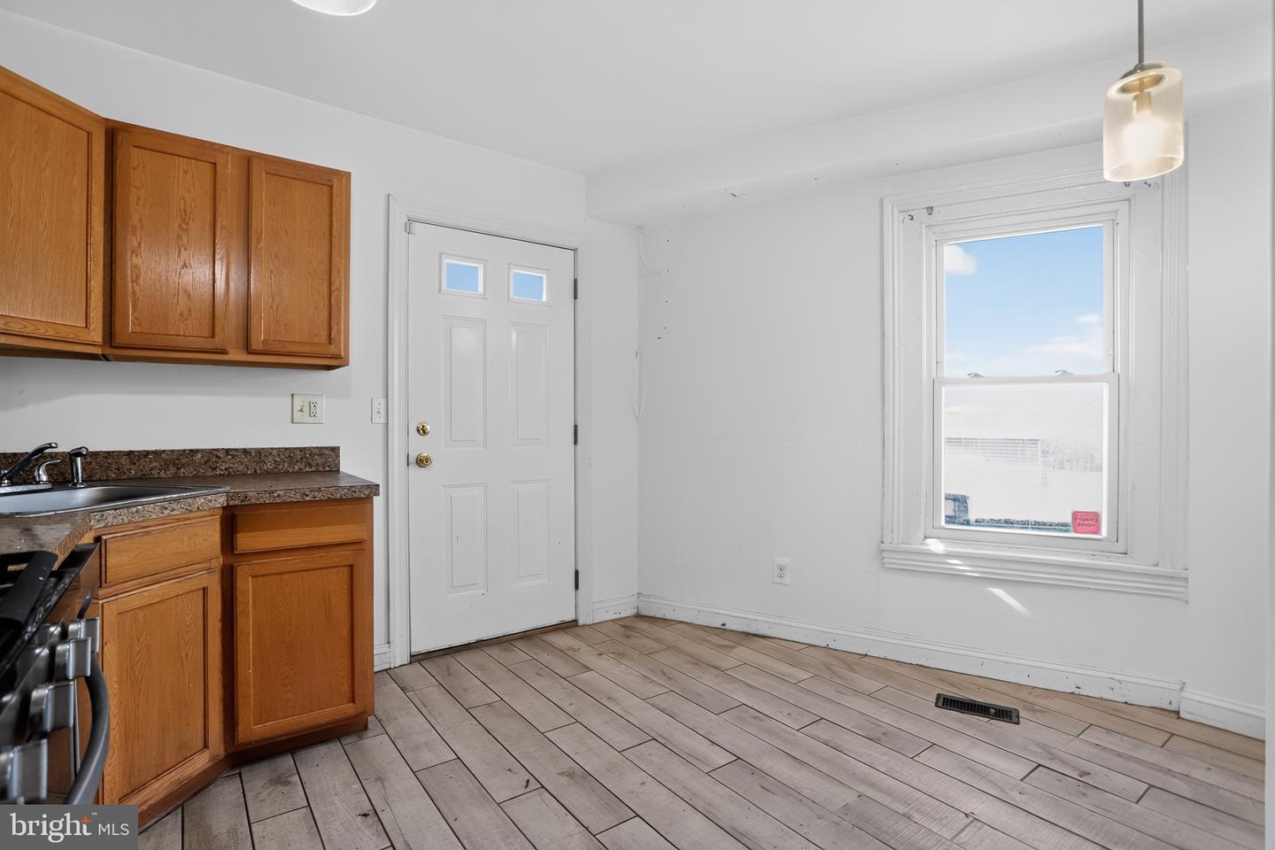 1000 Green St Property Photo 12