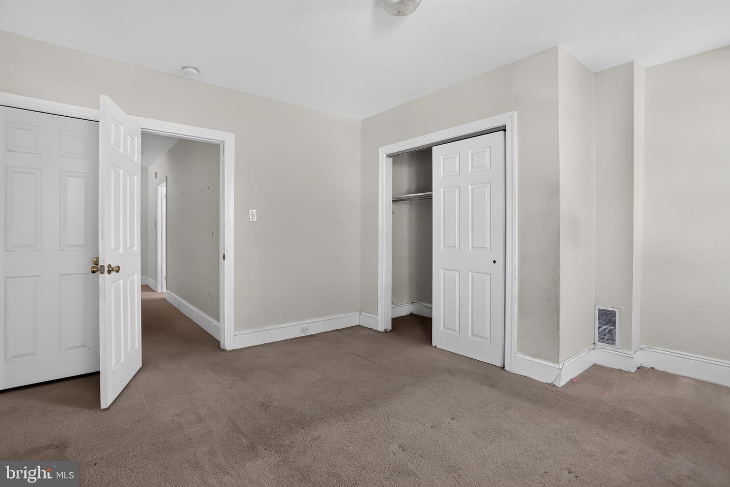 1000 Green St Property Photo 14