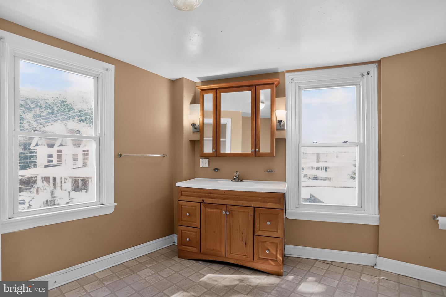 1000 Green St Property Photo 15