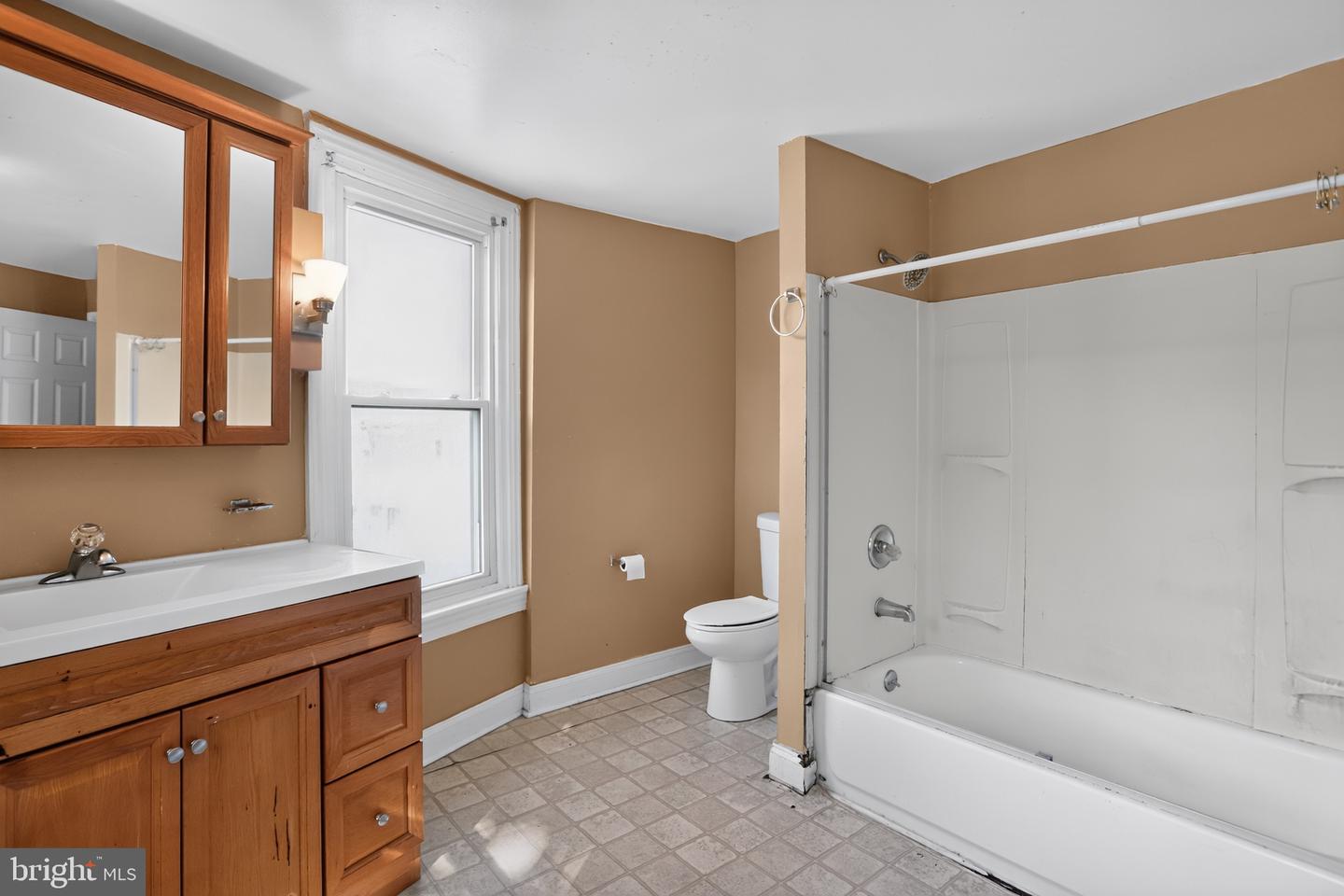 1000 Green St Property Photo 16