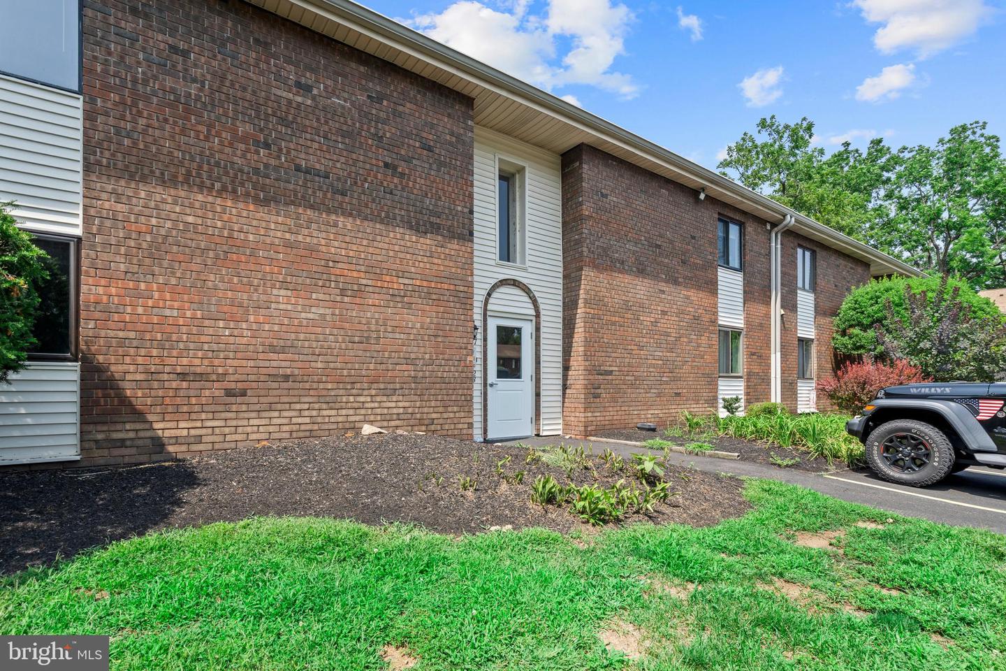 27 Hatters Ct #27 Property Photo 1
