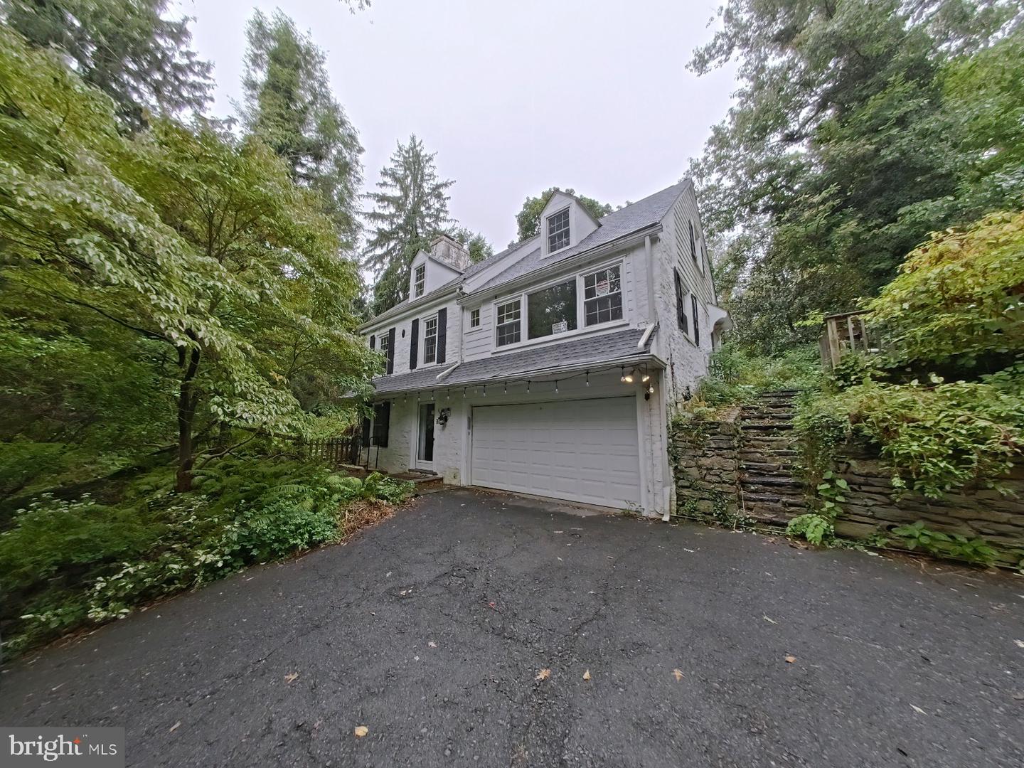 950 CHELTEN HILLS DR Property Photo 1