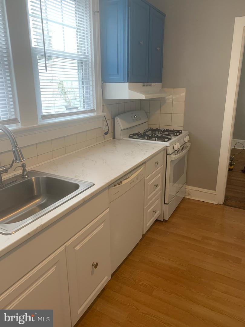 412 Maple St #1 Property Photo 4