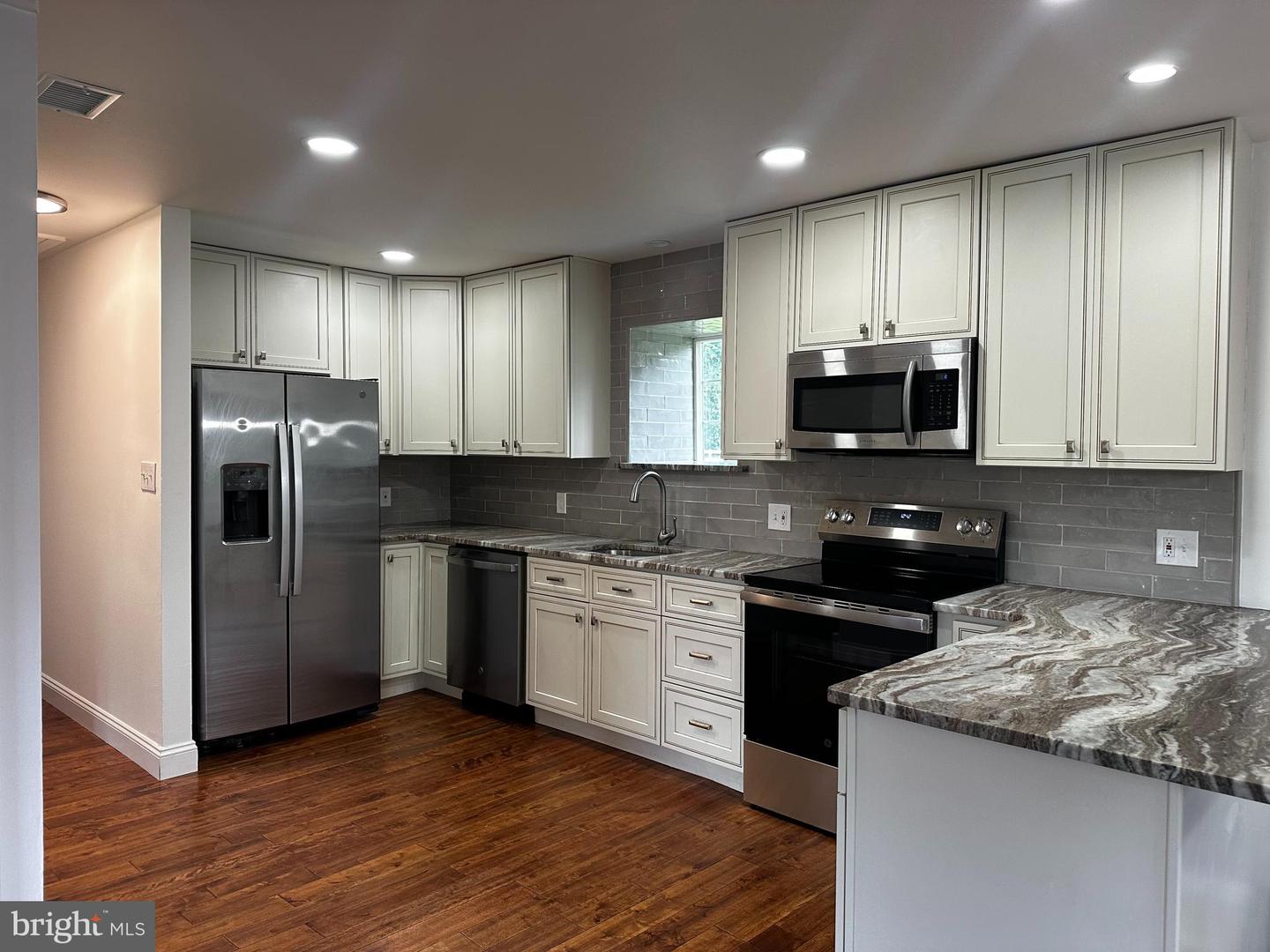 1009 Davis Grove Rd Property Photo 5
