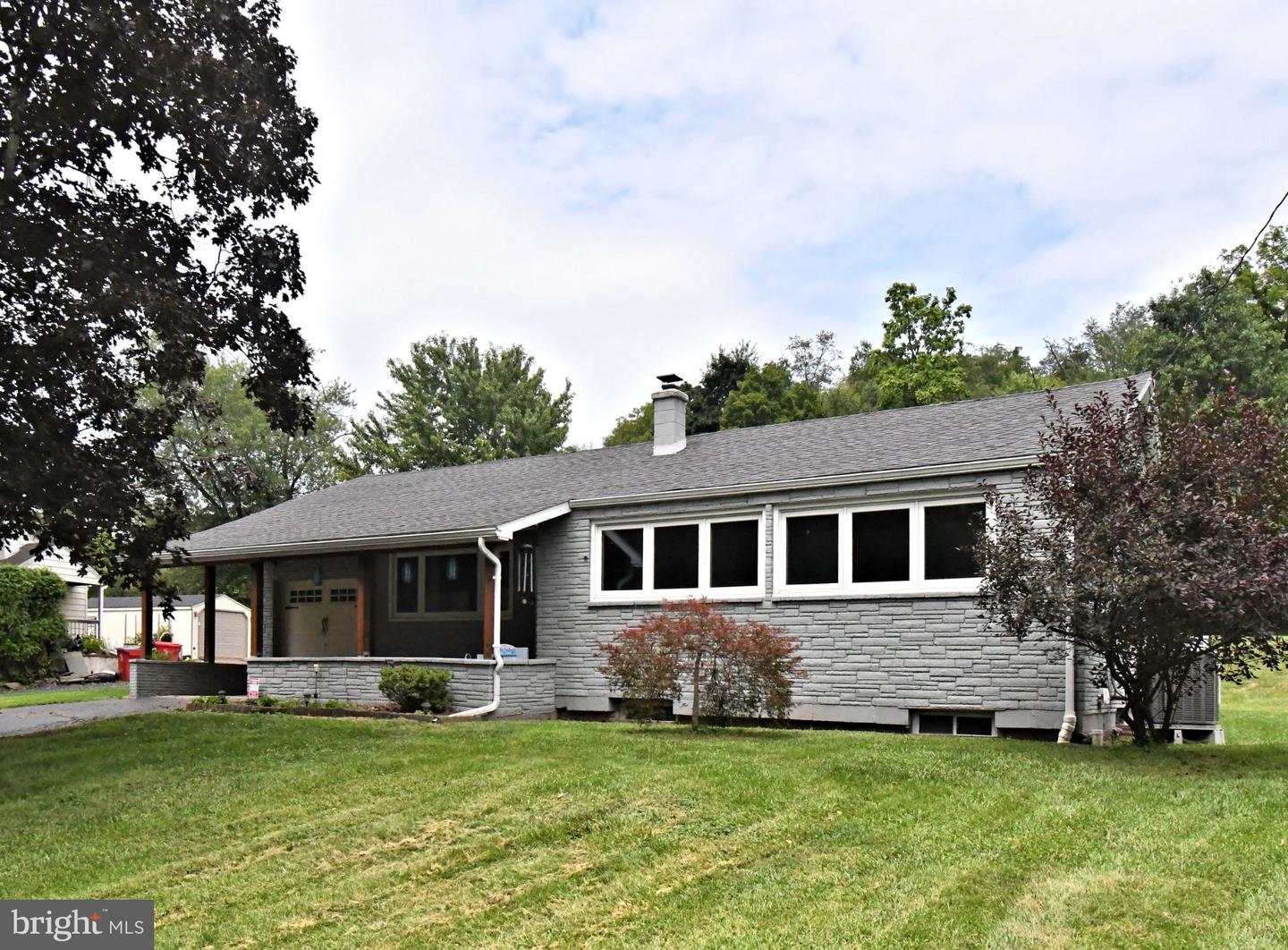 1066 Manatawny St Property Photo 1