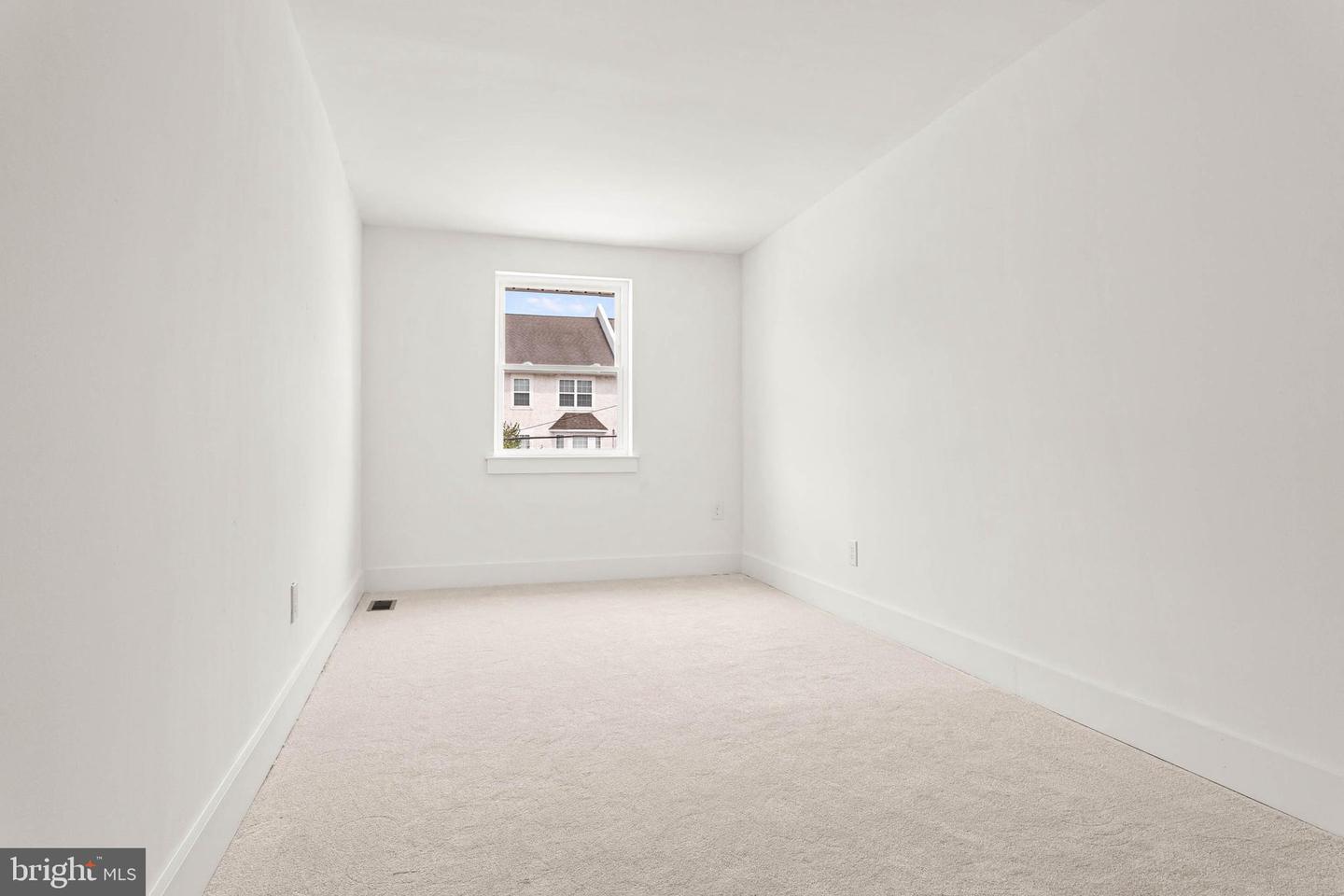 343 W 5th Ave Property Photo 14