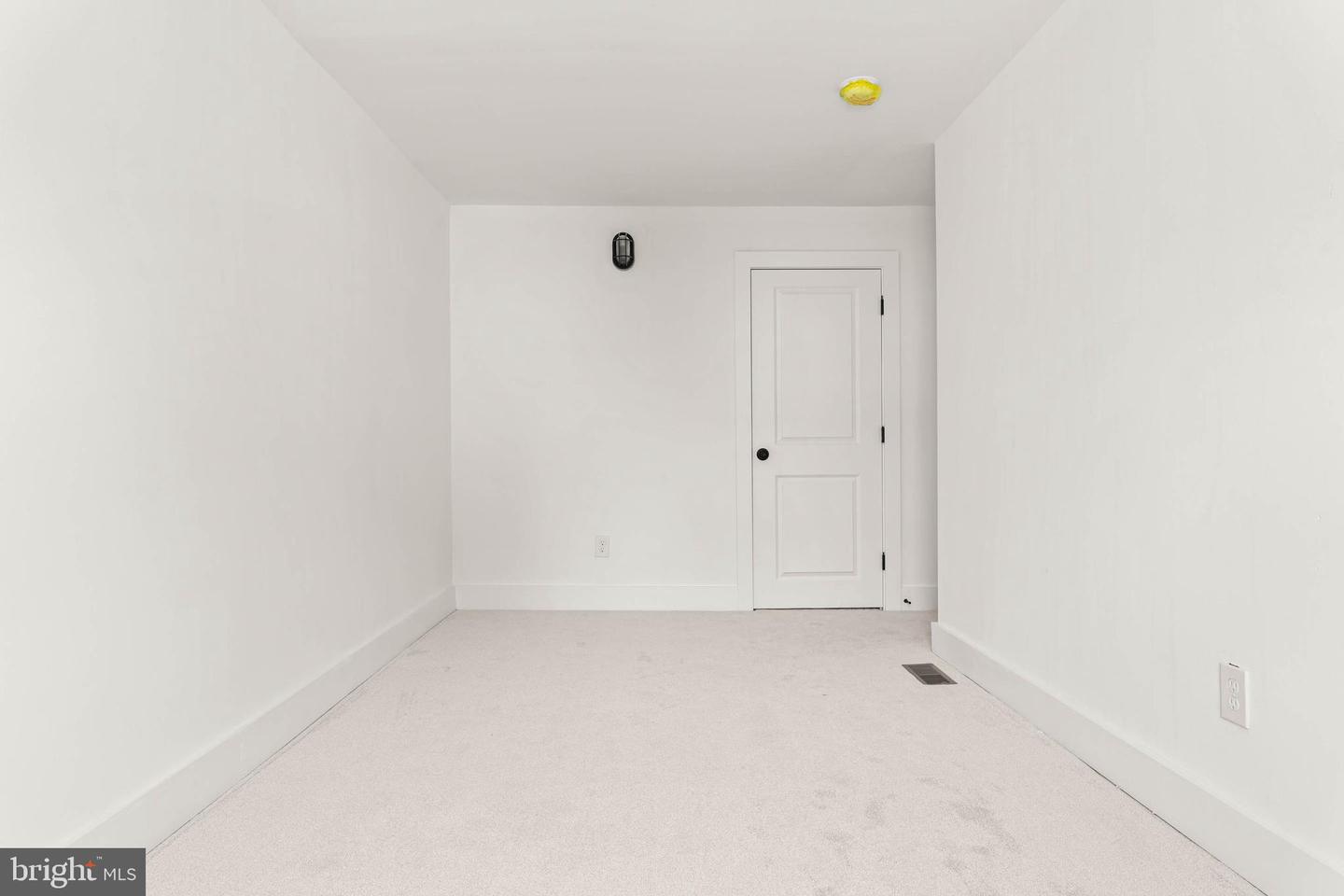 343 W 5th Ave Property Photo 15