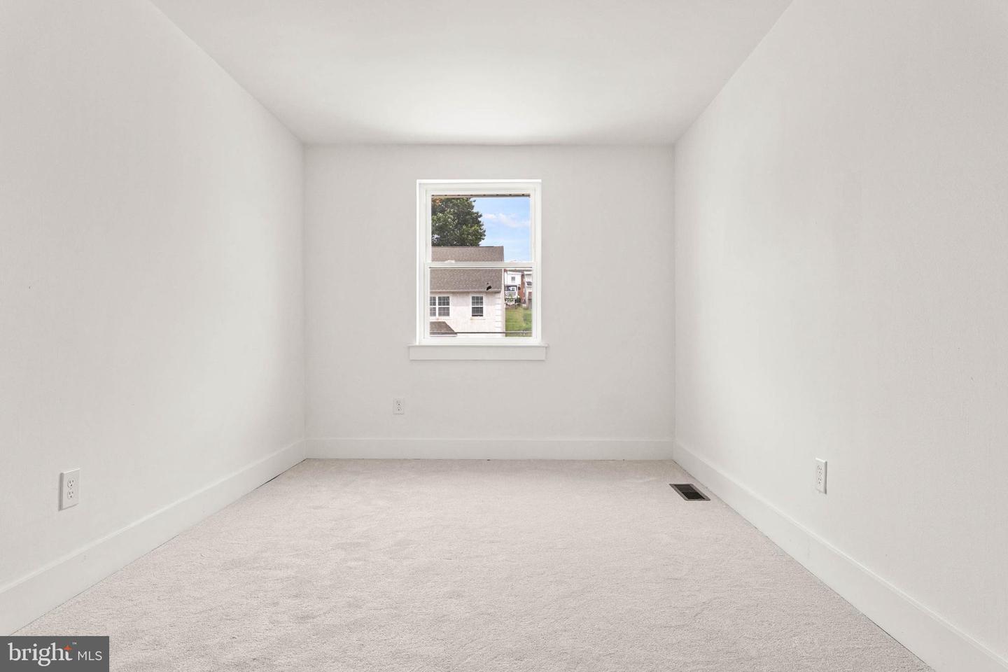 343 W 5th Ave Property Photo 16