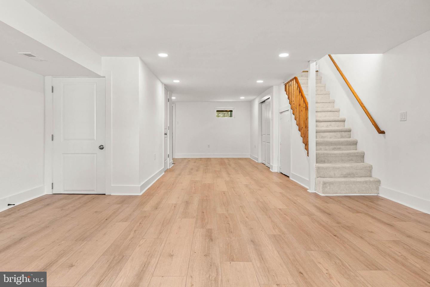 343 W 5th Ave Property Photo 18