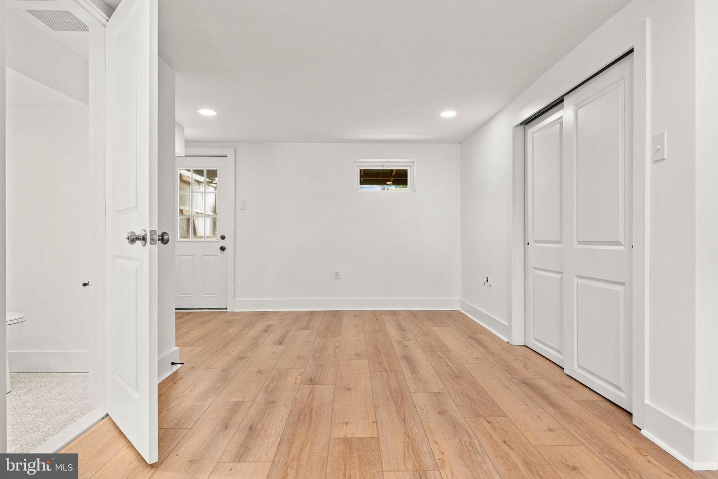343 W 5th Ave Property Photo 19