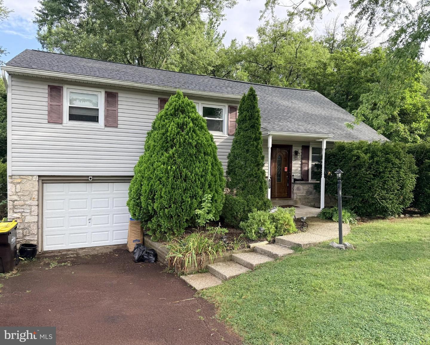 232 Woodlawn Dr Property Photo 1