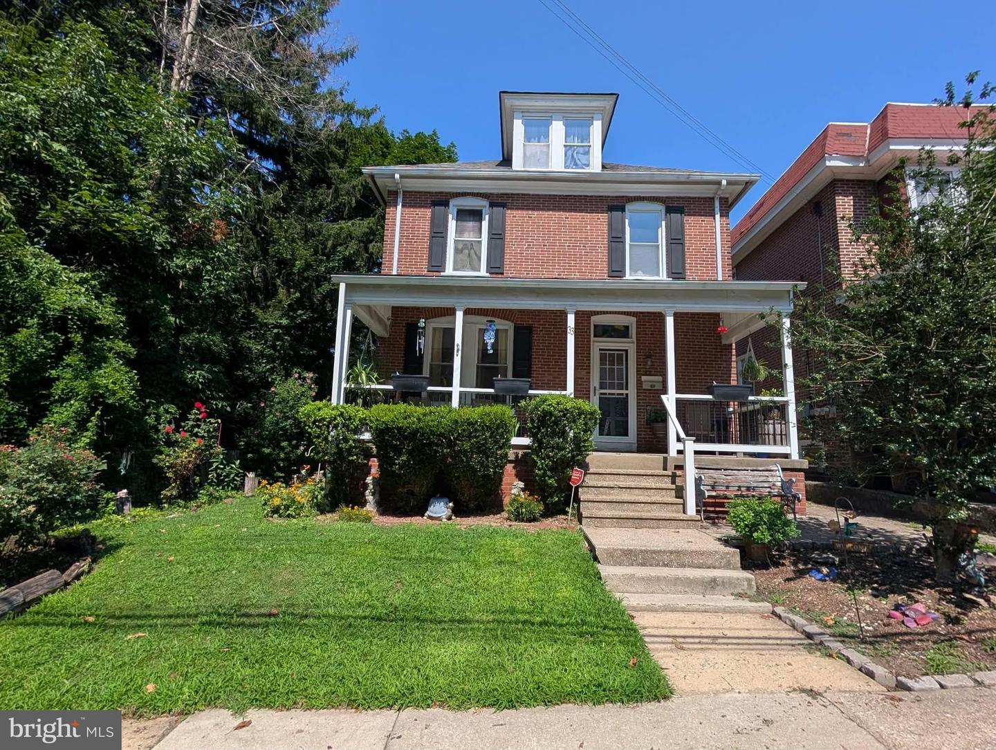 33 CENTRE AVE