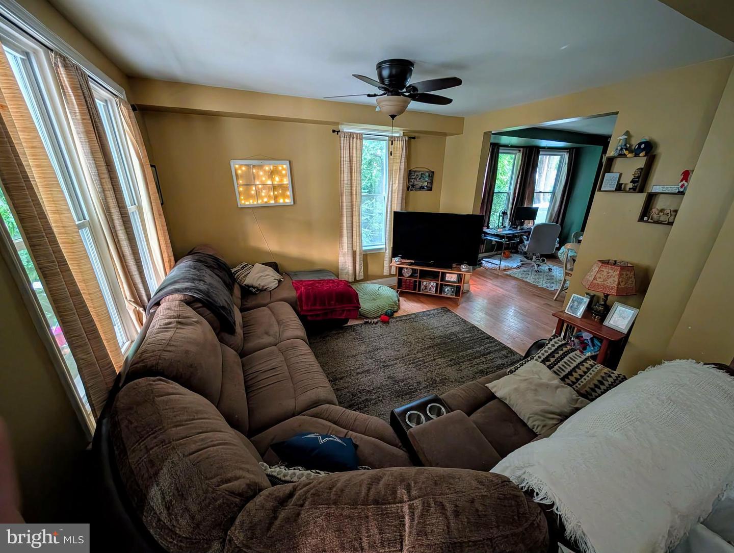 33 Centre Ave Property Photo 4