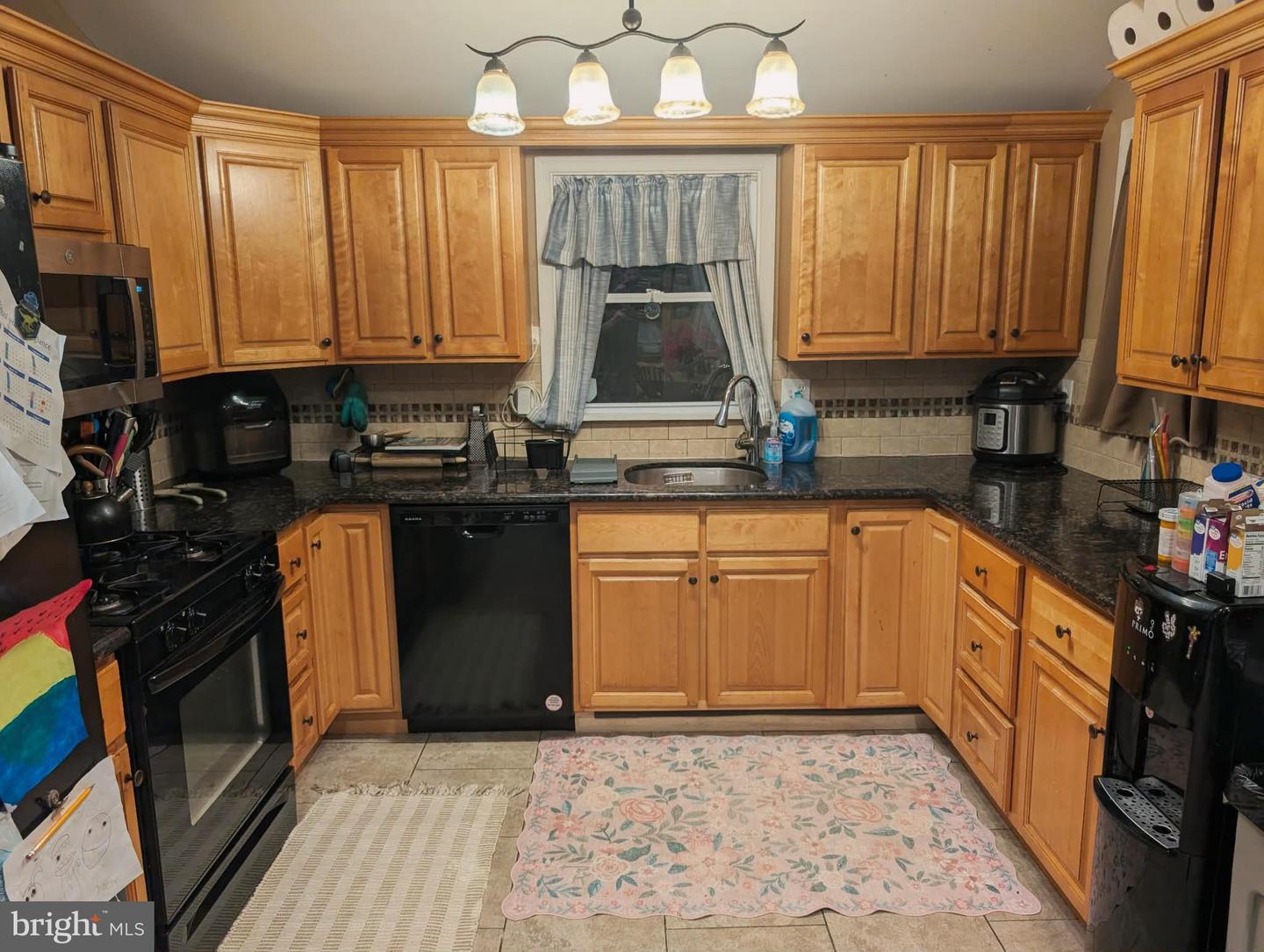 33 Centre Ave Property Photo 6