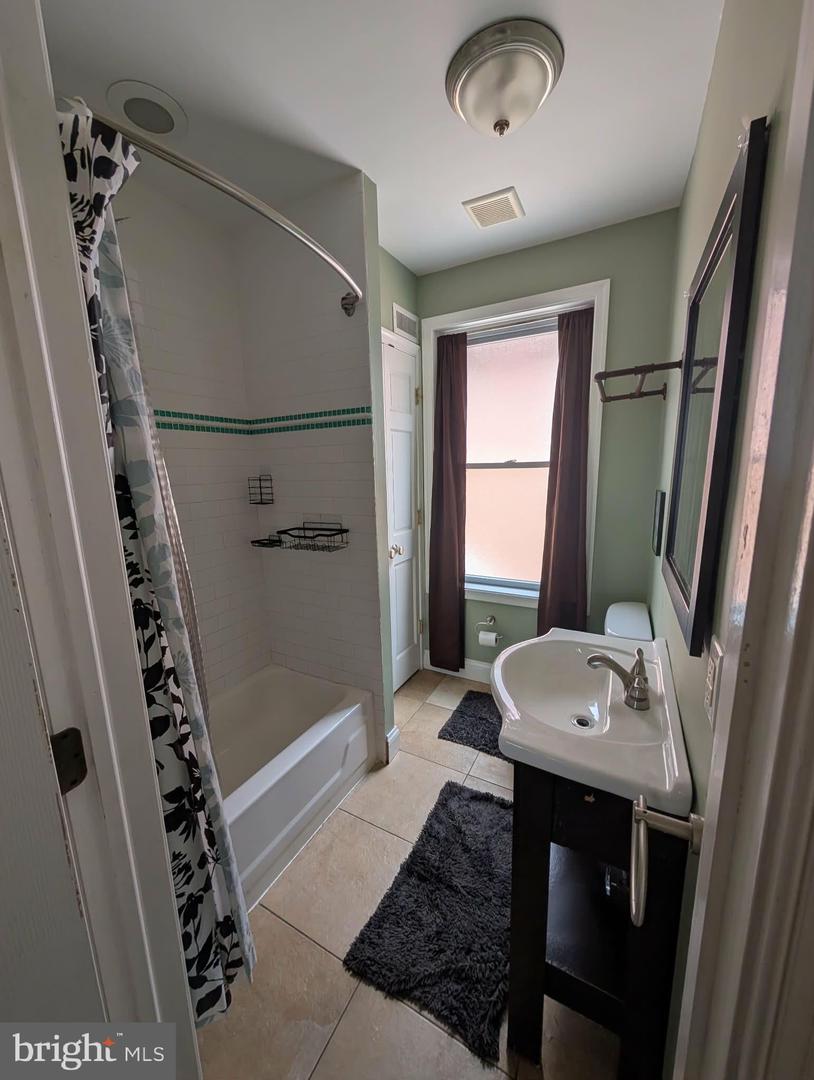 33 Centre Ave Property Photo 9